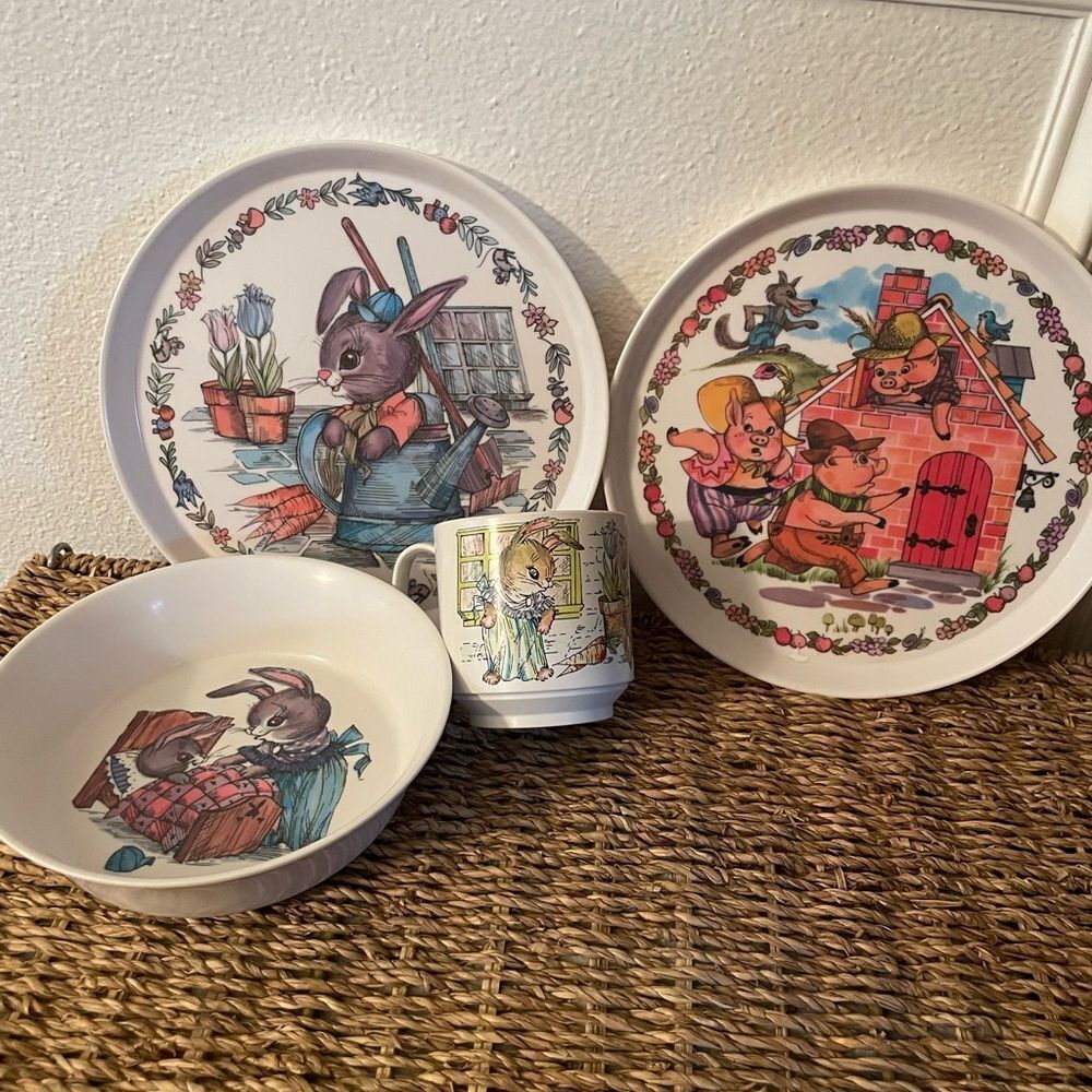 Oneida Deluxe Peter Rabbit Vintage Plate Set plus 1 Three Little Pigs Plate
